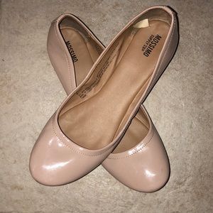 Tan/ light pink flats